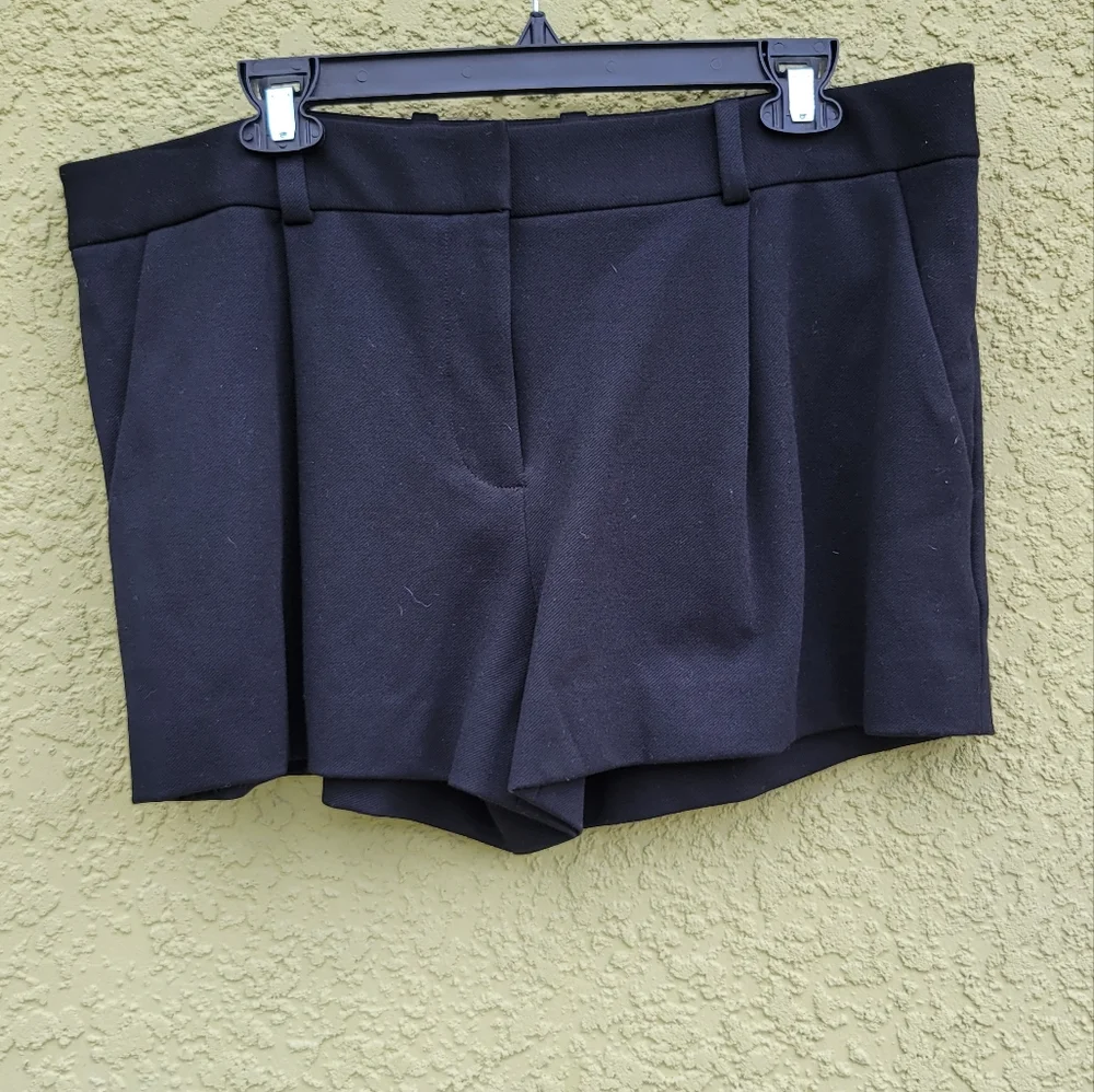 DVF Diane von Furstenberg New NWT Naples Black Shorts DVF 14